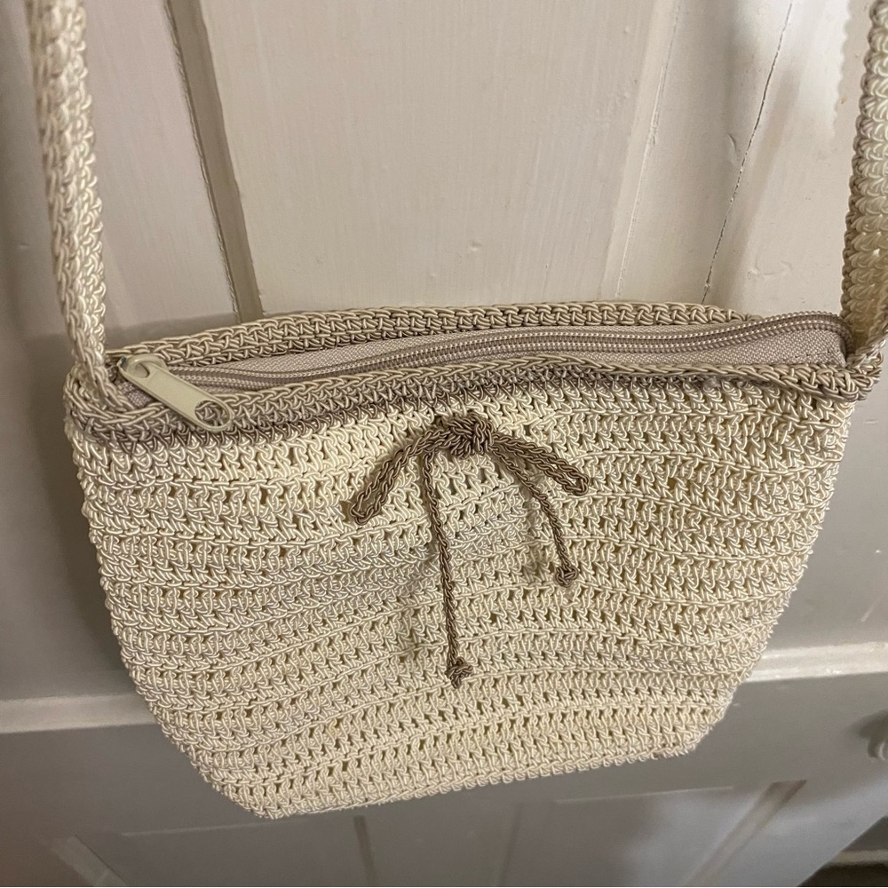CHATEAU | Handmade in China Crochet Tan Crossbody Bag with Bow - Picture 6 of 11